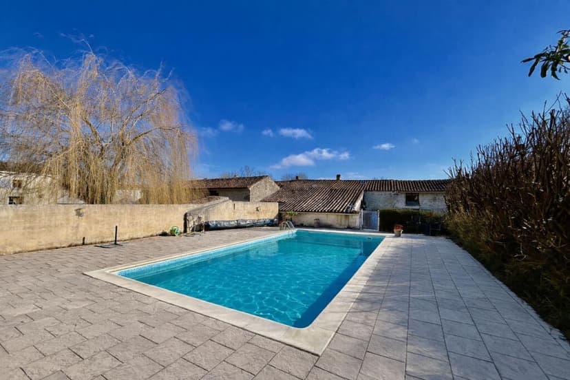 https://media.rightmove.co.uk/property-photo/bfcd735ce/92147088/bfcd735ce1d40feab06712e0947c6f3c.jpeg
