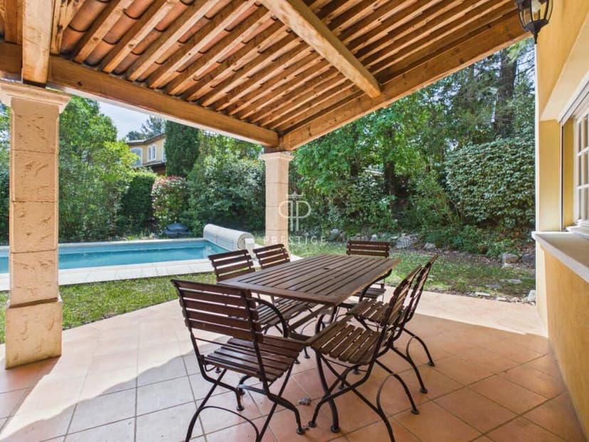 https://media.rightmove.co.uk/property-photo/c59bd29a7/93722160/c59bd29a7197904226c03d94a3d9c0d2.jpeg