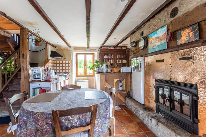 https://media.rightmove.co.uk/property-photo/c8b612bd0/92208507/c8b612bd00cda86e1c9dbc18903e1afa.jpeg