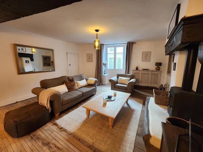 https://media.rightmove.co.uk/property-photo/ccbce2f29/87496077/ccbce2f2940d01a54a9cad21567ab2ee.jpeg
