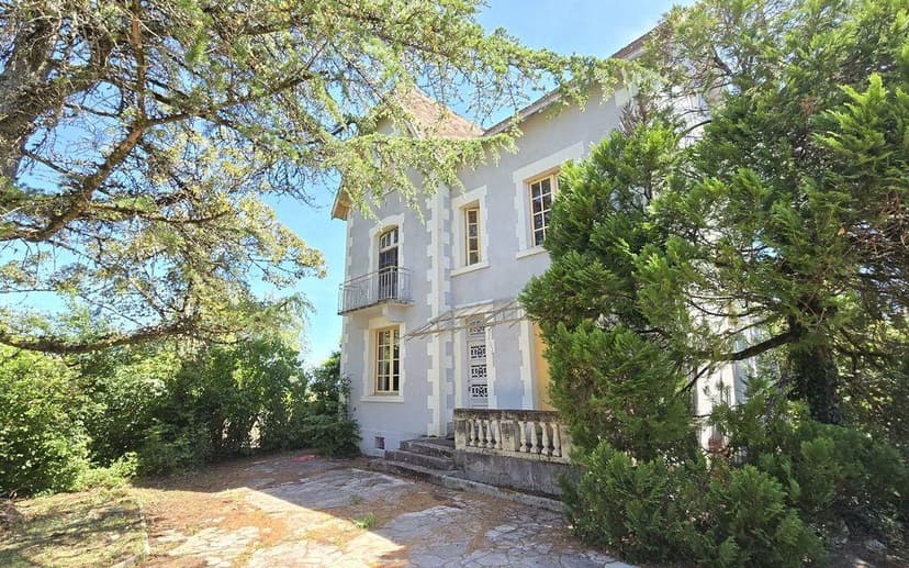 https://media.rightmove.co.uk/property-photo/d9c0cb629/89470410/d9c0cb62902ab4ac7a7a9da2fcec8699.jpeg