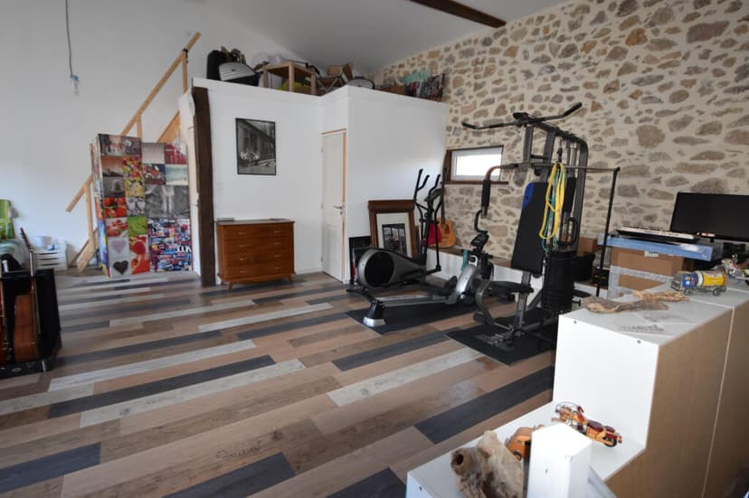 https://media.rightmove.co.uk/property-photo/d9d88a286/94381095/d9d88a286bb6f33efb4e40115ab9015b.jpeg