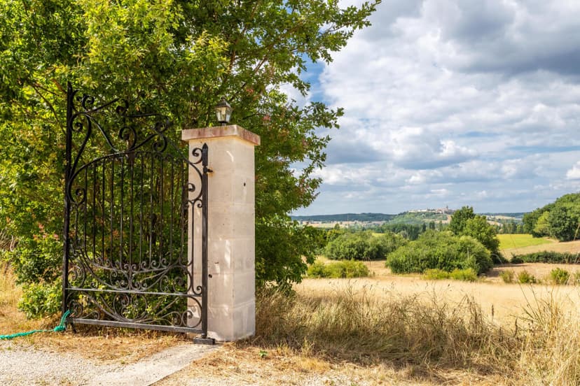 https://media.rightmove.co.uk/property-photo/de3a13233/92208552/de3a13233be3e533a1d72c65883b4880.jpeg