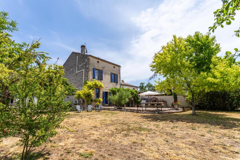 https://media.rightmove.co.uk/property-photo/e122c9d1f/90950085/e122c9d1fa22411017bef472e7cead43.jpeg