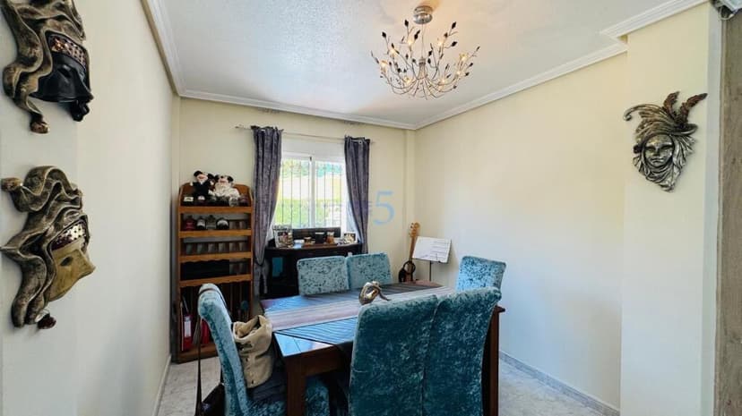 https://media.rightmove.co.uk/property-photo/e249bb603/89477556/e249bb6031f956d3d28ca7ab1efca67a.jpeg