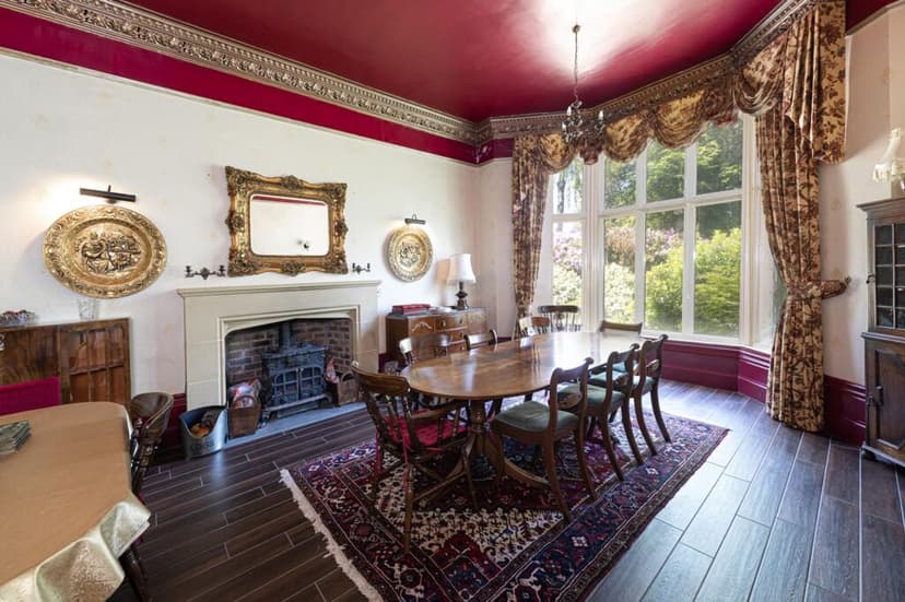 https://media.rightmove.co.uk/property-photo/e4e1513c0/168848435/e4e1513c05dfe4f7295114603c9a8841.jpeg