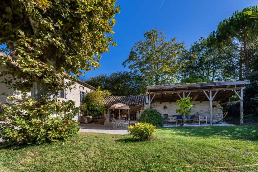 https://media.rightmove.co.uk/property-photo/e62bde469/92208597/e62bde46965a9d61945797aa3356c10d.jpeg
