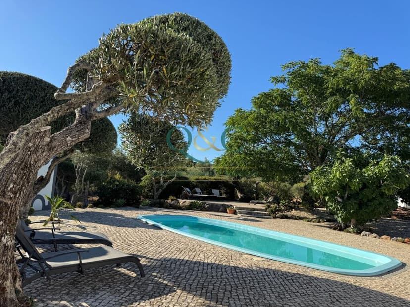 https://media.rightmove.co.uk/property-photo/e6bedc072/92335281/e6bedc0727e9a6bdc4b3dcd591997aeb.jpeg