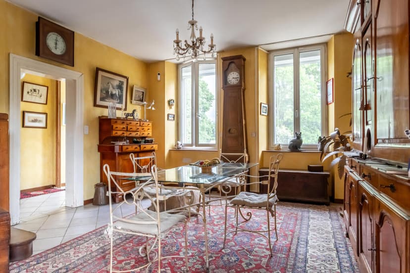 https://media.rightmove.co.uk/property-photo/ea4a8de86/92208408/ea4a8de86fb661cbd4fbd1e65247fa61.jpeg
