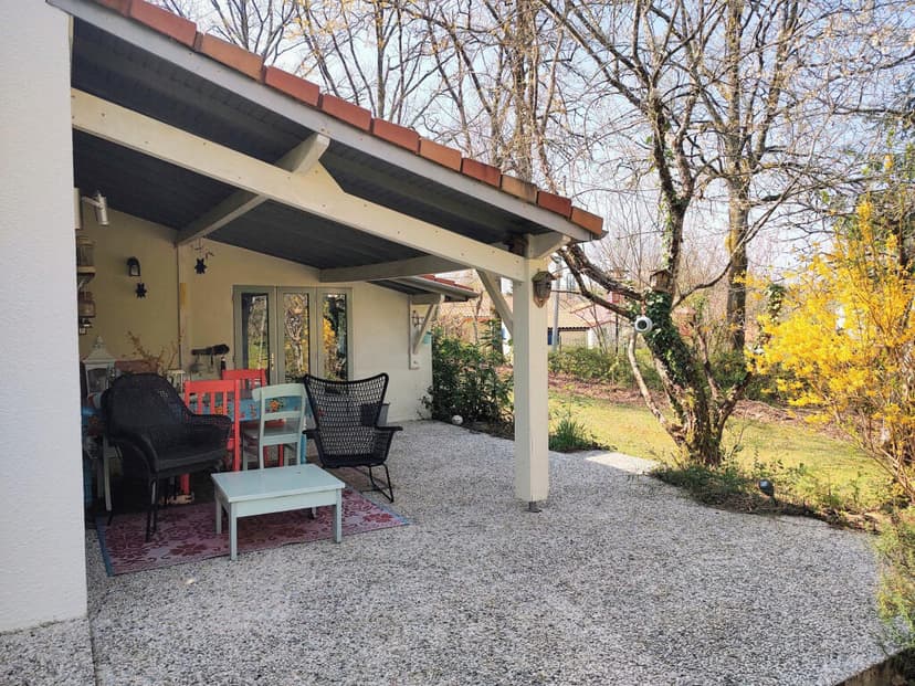 https://media.rightmove.co.uk/property-photo/ec2934d48/94381059/ec2934d48285b8fd75d7754cc49c6595.jpeg