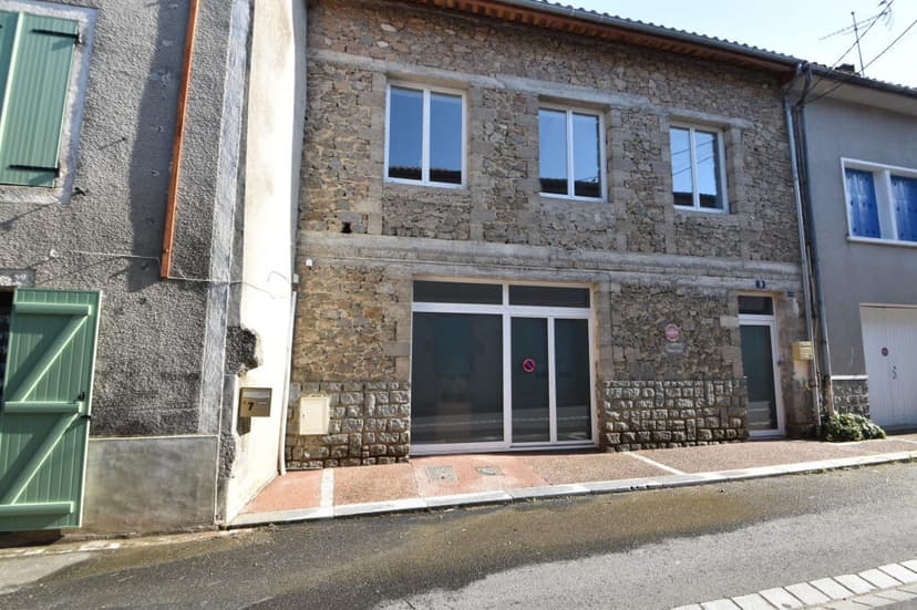 https://media.rightmove.co.uk/property-photo/ef7770455/94381095/ef7770455d6907332e39fc68018dc107.jpeg