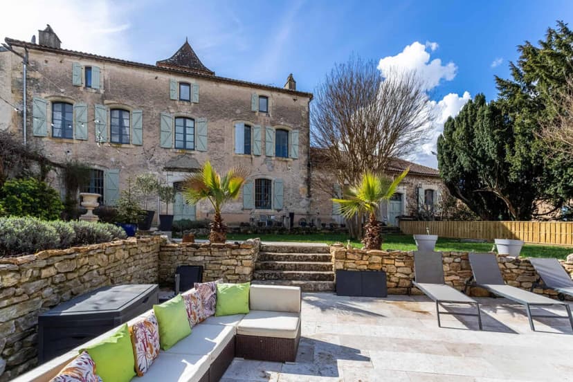 https://media.rightmove.co.uk/property-photo/f0f184066/92184366/f0f184066d4e7540f22cb3110f050b46.jpeg
