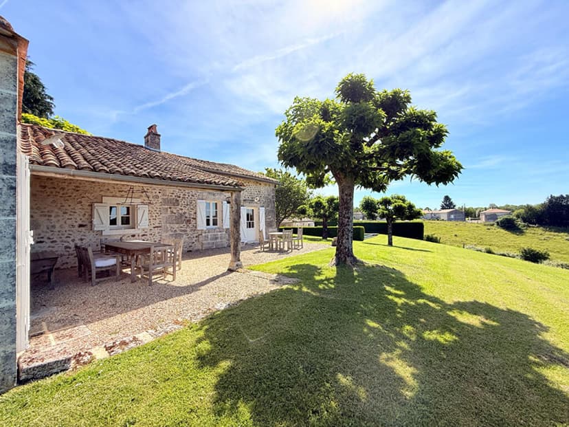https://media.rightmove.co.uk/property-photo/f2f7bb44d/89584257/f2f7bb44d2bf214082d3e2ccbbe2b583.jpeg