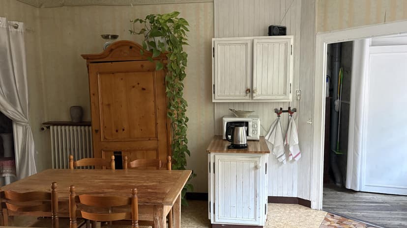 https://media.rightmove.co.uk/property-photo/ff8299e56/89554950/ff8299e56e119b8c82b25ec13f71f64f.jpeg