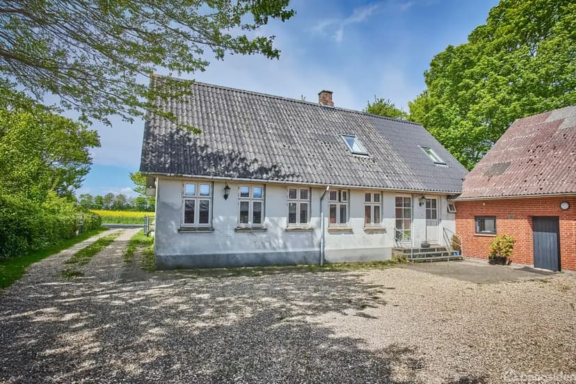 https://storage.googleapis.com/homestra-images/property-image-05b9444c-0d4a-4fe8-86e6-b6ce7d8ca1bd-1747161873.jpg