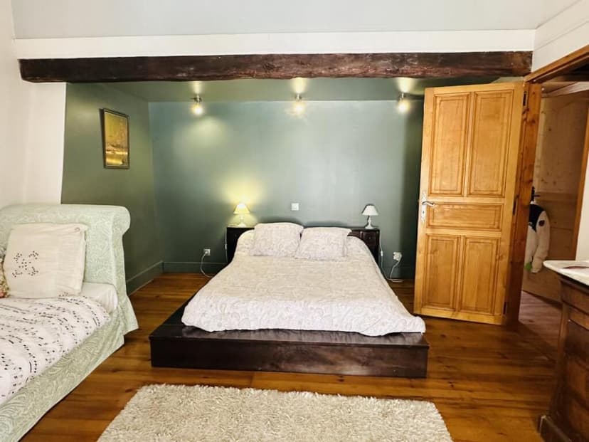 https://storage.googleapis.com/homestra-images/property-image-088a33b7-5a12-4515-bbb7-8f5d0e96fefb-1750789625.jpg
