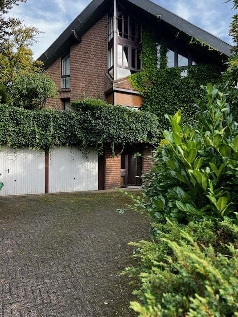 https://storage.googleapis.com/homestra-images/property-image-0bb6d6da-92a9-4795-9f16-7e9dbff1148e-1759398184.jpg