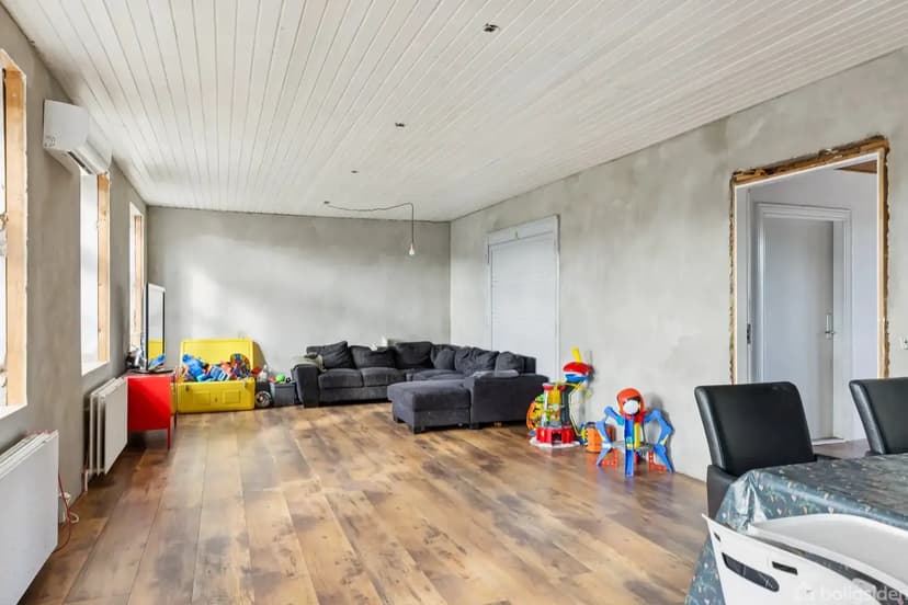 https://storage.googleapis.com/homestra-images/property-image-132a59fb-e27f-402d-b23d-ef2b994fe8f0-1759947109.jpg