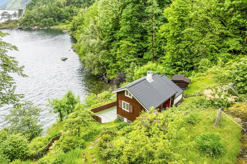 https://storage.googleapis.com/homestra-images/property-image-19abf58a-2516-490c-a04c-3506e8815cbf-1751721115.jpg