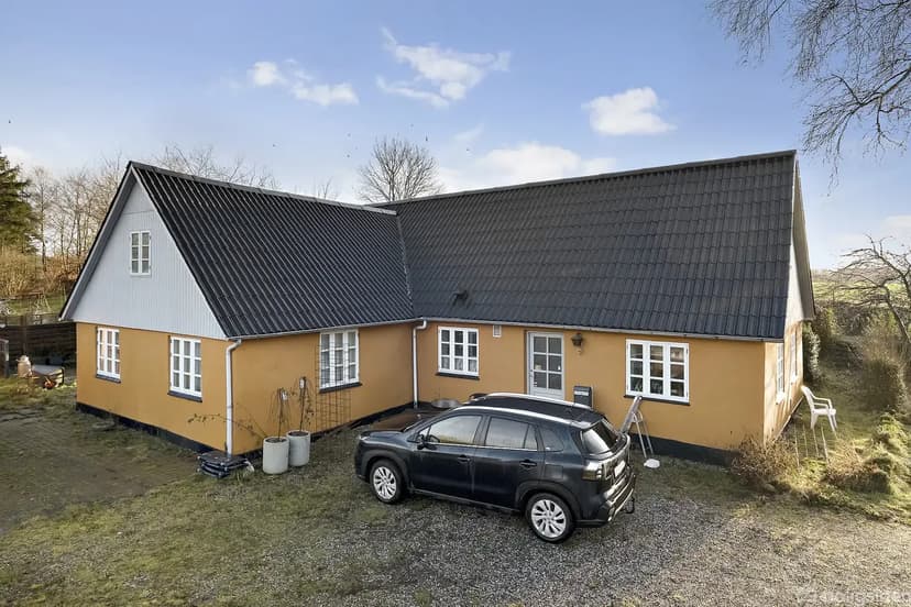 https://storage.googleapis.com/homestra-images/property-image-1c5aba90-760b-48aa-a20d-07b09f56386b-1750789607.jpg