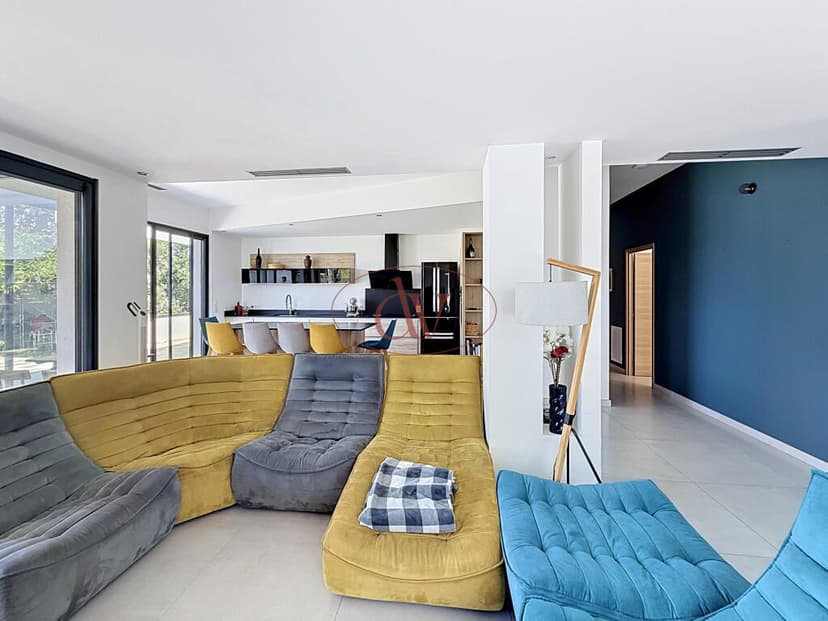 https://storage.googleapis.com/homestra-images/property-image-206403dd-eee1-48eb-af7a-ad76ca3aef80-1788684125.jpg