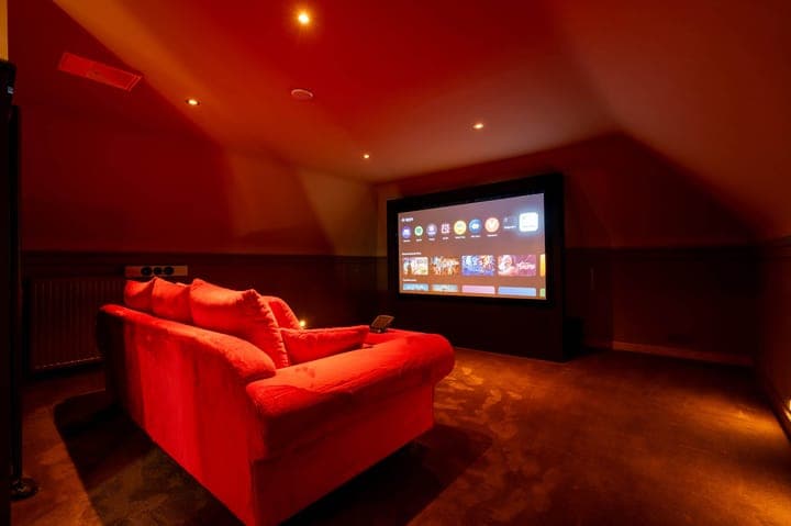https://storage.googleapis.com/homestra-images/property-image-27813d87-a742-480e-a588-6472377cb6a0-1754835539.jpg