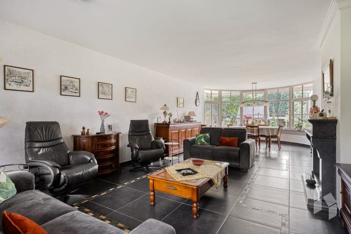 https://storage.googleapis.com/homestra-images/property-image-2caad916-b01a-498a-8ba5-2dab41a640b9-1789219163.jpg