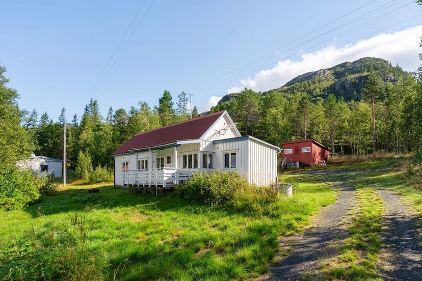 https://storage.googleapis.com/homestra-images/property-image-2ccaca86-ae7e-4a68-9331-c31787f9c076-1757761522.jpg