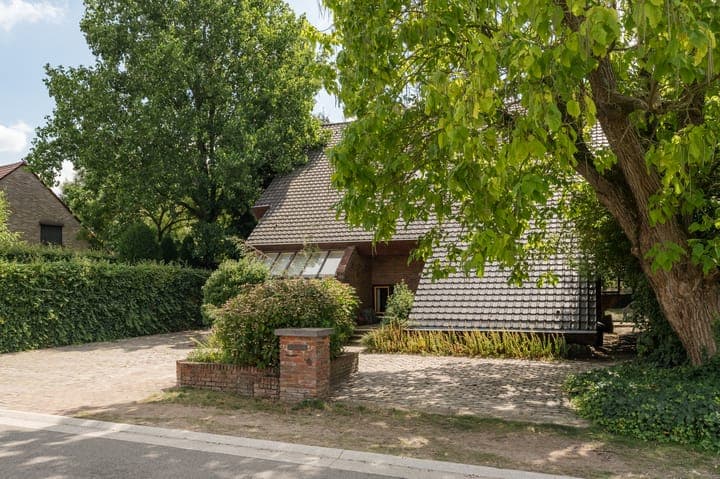 https://storage.googleapis.com/homestra-images/property-image-2e91a7c3-ef91-442a-a7a4-087c71beaf0b-1755965155.jpg