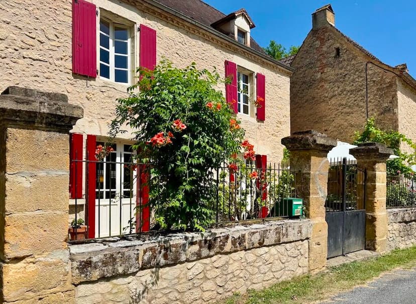 https://storage.googleapis.com/homestra-images/property-image-36299000-ea63-4671-baa9-5216f78d49bb-1752176370.jpg