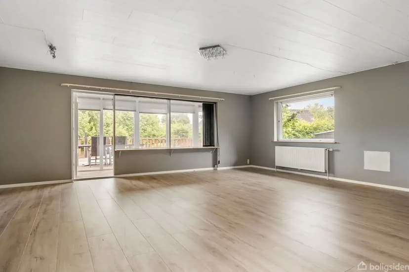 https://storage.googleapis.com/homestra-images/property-image-372d6956-424f-46d3-8112-579a15aa806c-1749394595.jpg
