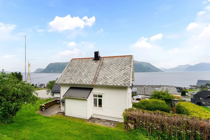 https://storage.googleapis.com/homestra-images/property-image-379c60f5-8c2a-4ea9-b5e7-37b184872413-1752945514.jpg