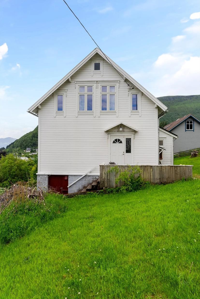 https://storage.googleapis.com/homestra-images/property-image-3b067b43-951b-4e8f-bb47-9310207f854d-1752945514.jpg