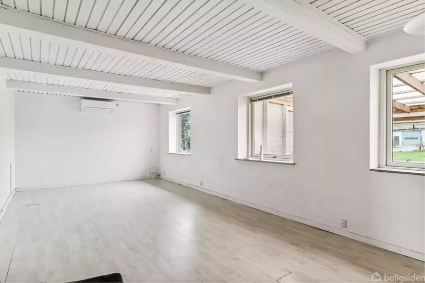 https://storage.googleapis.com/homestra-images/property-image-3b3f9dd4-6612-416d-9d09-94205417efad-1750010760.jpg