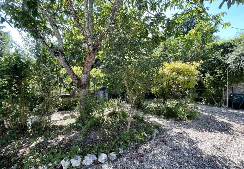 https://storage.googleapis.com/homestra-images/property-image-3ee64592-2077-447a-8045-8c29daa180ff-1759255727.jpg