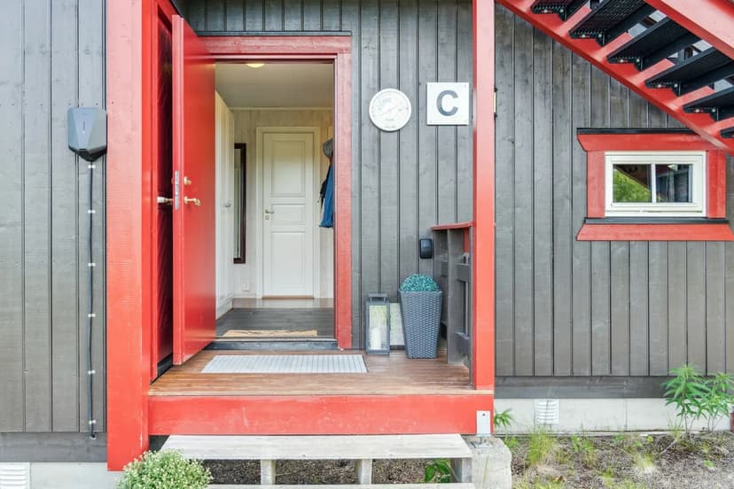 https://storage.googleapis.com/homestra-images/property-image-41e95ced-5e33-4d2b-b042-a6aa239a6621-1753534599.jpg