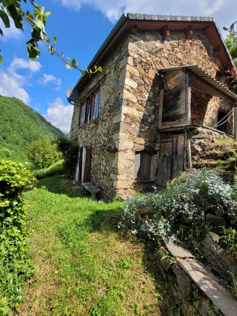 https://storage.googleapis.com/homestra-images/property-image-43edab00-3018-4f0a-bfd3-d690a9879663-1748892405.jpg