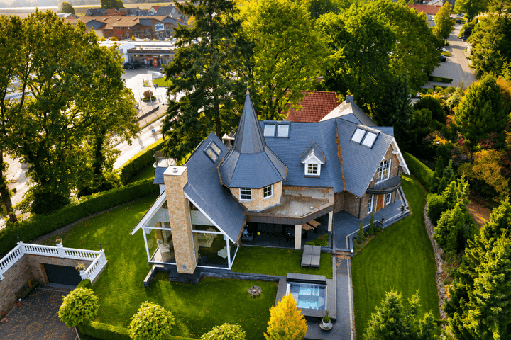 https://storage.googleapis.com/homestra-images/property-image-52dda6fd-988d-4466-9032-6d82bbf7869f-1783844680.jpg