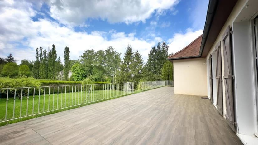 https://storage.googleapis.com/homestra-images/property-image-583f8195-c7ee-4a11-98e5-4934af954b98-1746884493.jpg