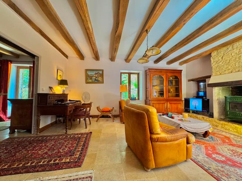 https://storage.googleapis.com/homestra-images/property-image-5ce6bb15-d686-48a3-8caa-fcfe1de88320-1755954059.jpg