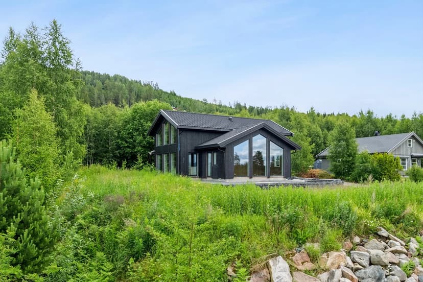 https://storage.googleapis.com/homestra-images/property-image-5d7113ee-df92-4ee3-b1af-f369bf9d802d-1752523286.jpg