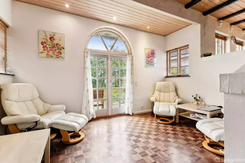 https://storage.googleapis.com/homestra-images/property-image-5e1ea074-8daa-484c-9c72-35a00f413f56-1750010759.jpg