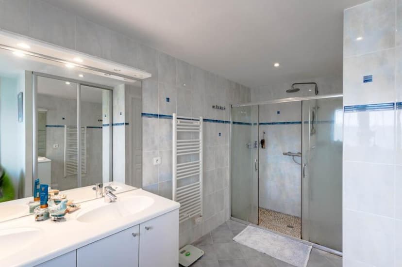 https://storage.googleapis.com/homestra-images/property-image-5e63ada7-6a5c-48f4-b06f-4105762b0587-1747583195.jpg