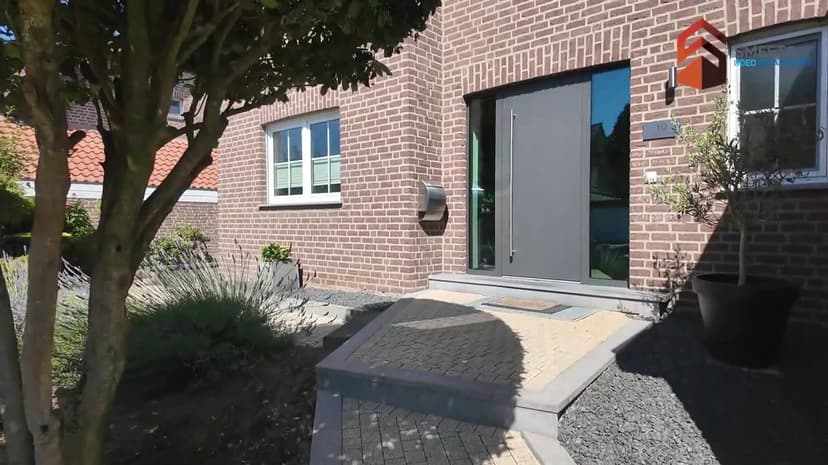 https://storage.googleapis.com/homestra-images/property-image-64a2ba09-77db-486b-b6d0-5efd46014752-1752523291.jpg