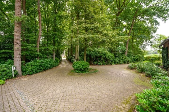 https://storage.googleapis.com/homestra-images/property-image-6ba04bdd-cd17-4bf4-9733-eb7b462715ff-1760463606.jpg