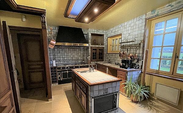 https://storage.googleapis.com/homestra-images/property-image-6d774a79-c581-4aa1-835b-bee566d2373a-1783268248.jpg