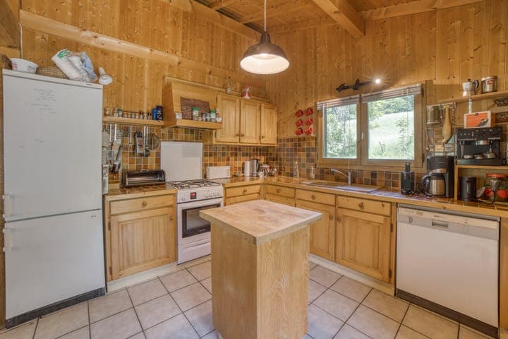 https://storage.googleapis.com/homestra-images/property-image-7d491711-3985-4bd6-8ee1-805c74d7339d-1750784913.jpg