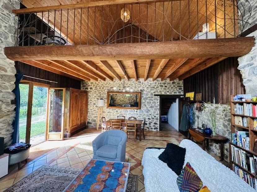 https://storage.googleapis.com/homestra-images/property-image-7d6ac1a6-5015-4871-8a61-95eba3607265-1752520325.jpg