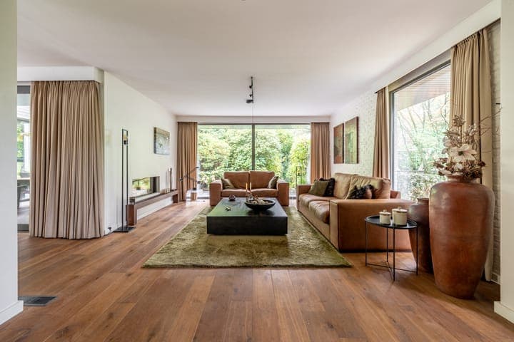 https://storage.googleapis.com/homestra-images/property-image-7eb51645-3492-4969-8a97-89e1724d9145-1761395763.jpg