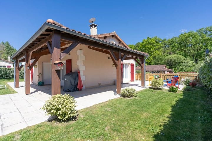 https://storage.googleapis.com/homestra-images/property-image-8680c138-2e38-4e47-963b-cce327529102-1747769411.jpg